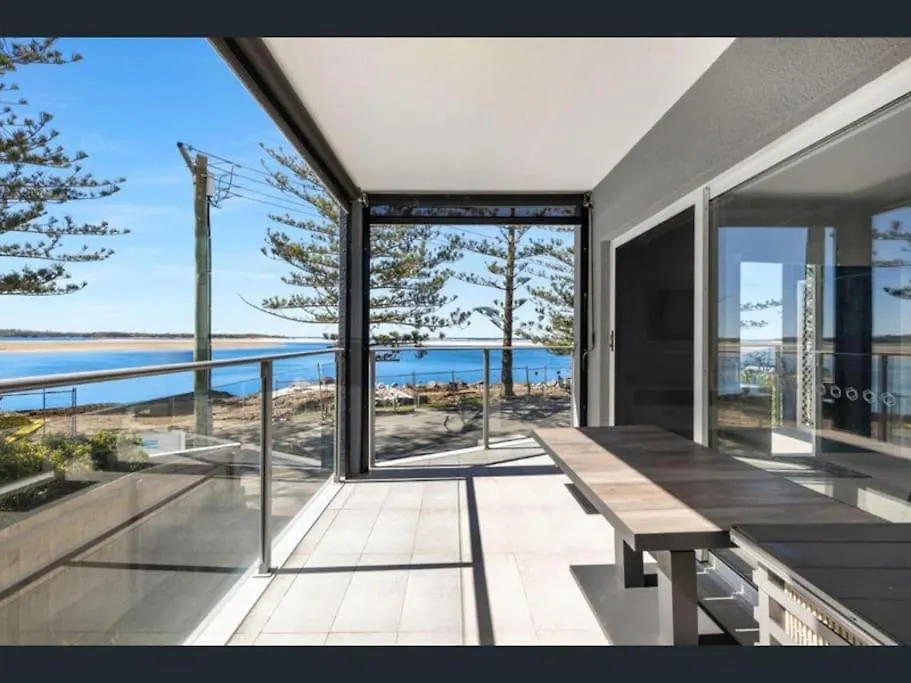 The Golden Beach House Absolute Water Front Apartment