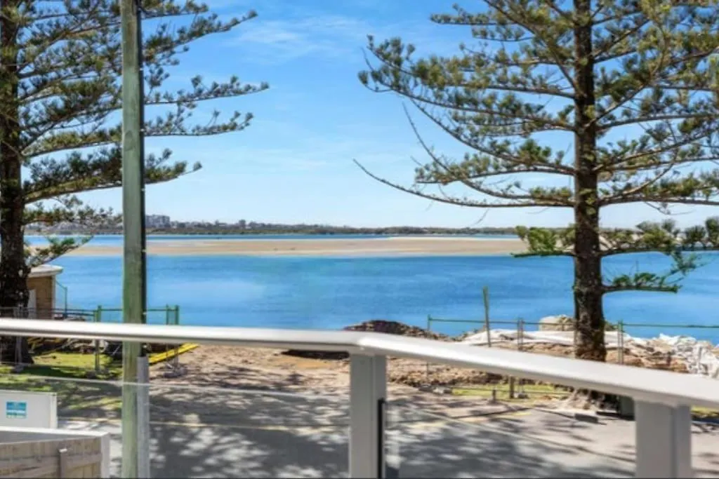 The Golden Beach House Absolute Water Front location