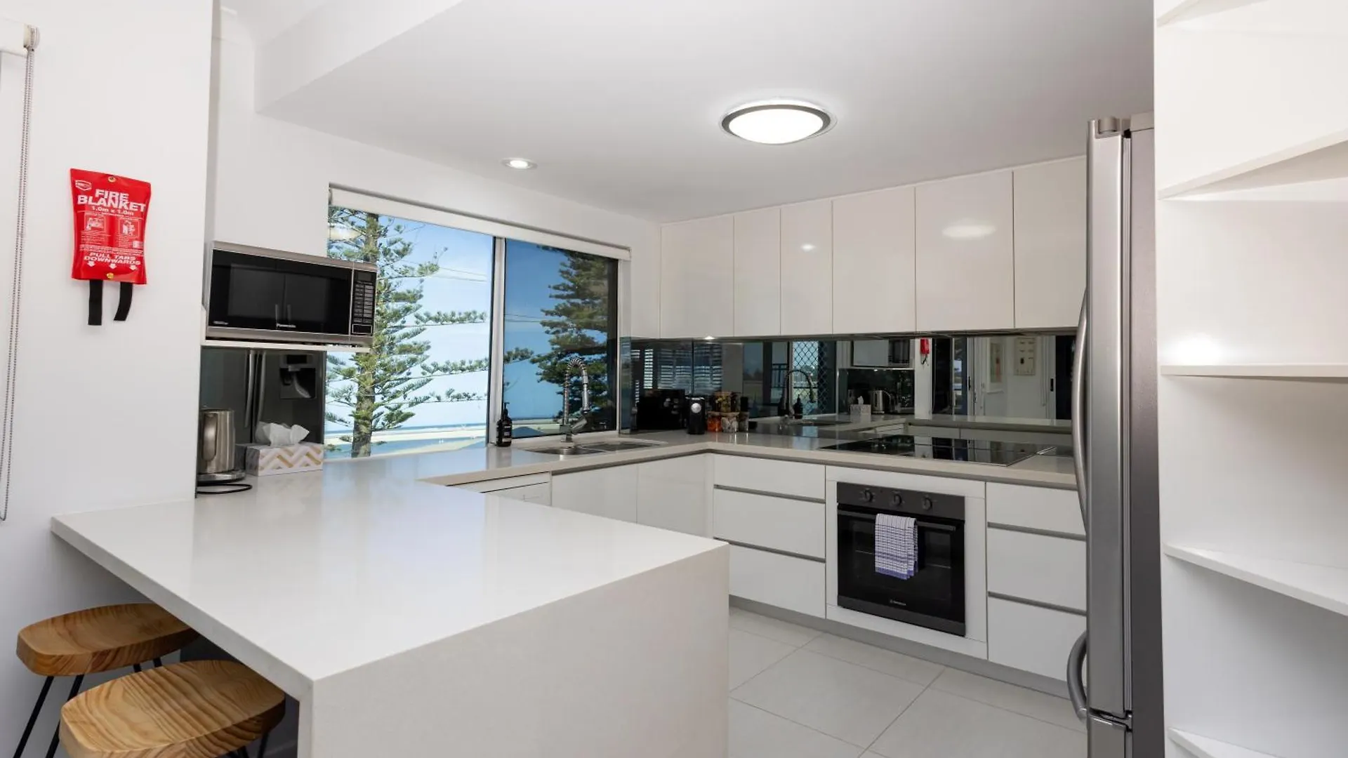 The Golden Beach House Absolute Water Front Australia