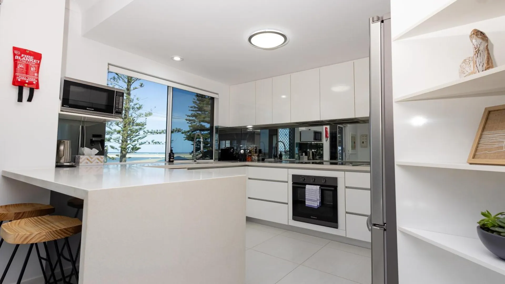 The Golden Beach House Absolute Water Front